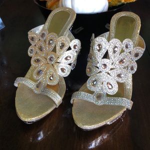 🌺Bourdeux Gold Bling Heels🌺